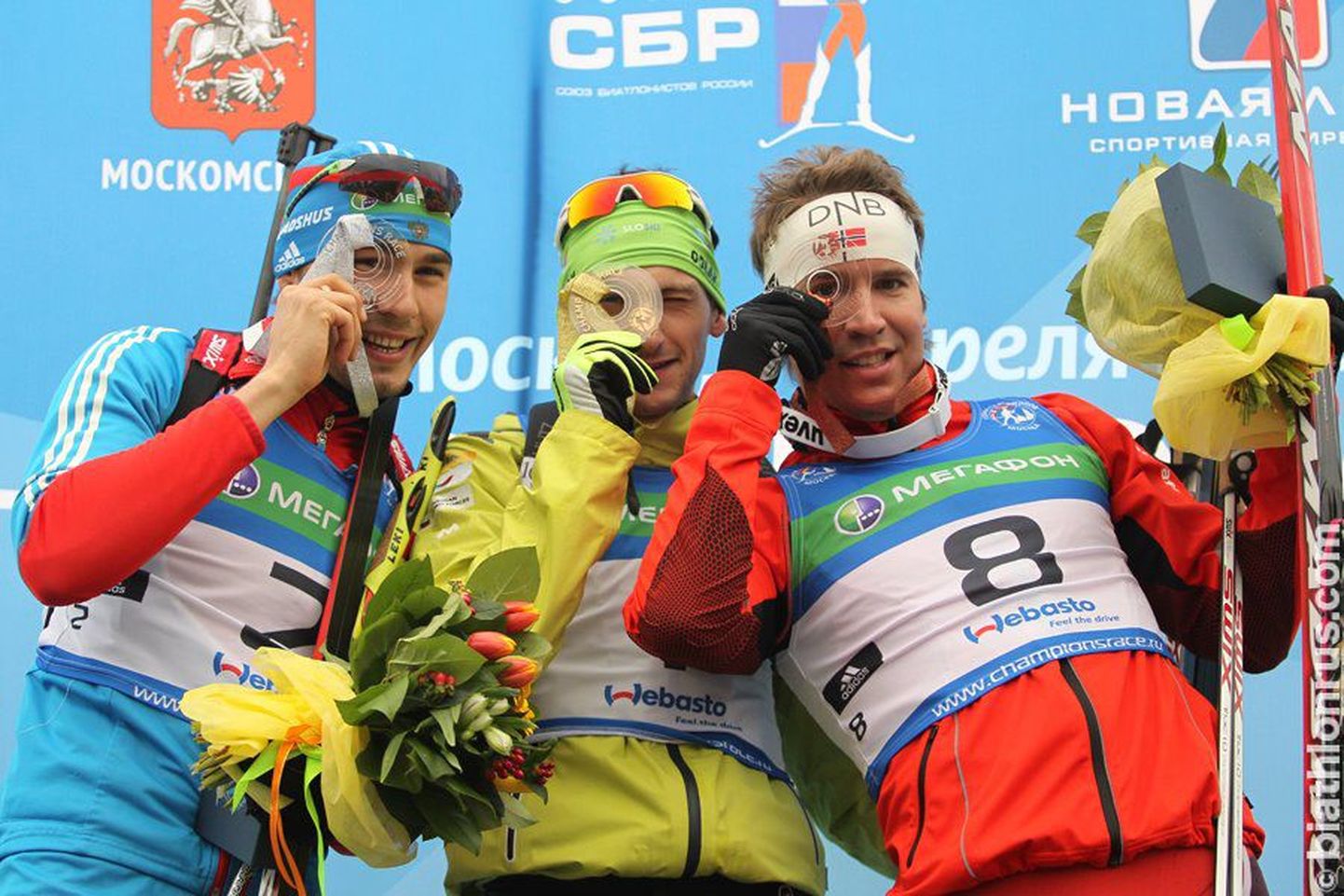 Meeste ühisstardiga sõidu võitis Jakov Fak (keskel) Anton Šipulini (vasakul) ja Emil Hegle Svendseni ees.