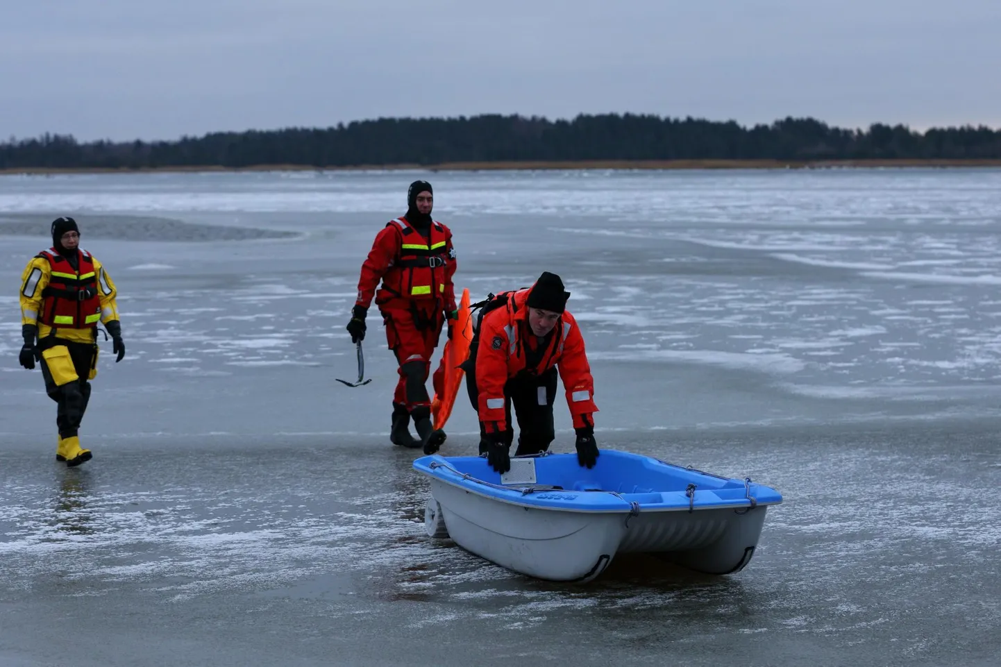 Vitsu merepäästekomandi juht Tauno Tähe on enda sõnutsi aastaid otsinud turvalist abivahendit hansalaua asemele.
