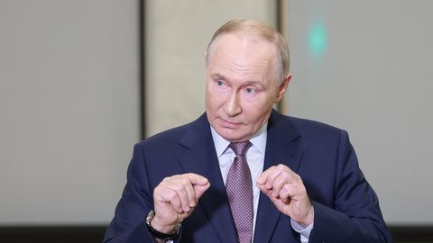 Putin naj bi na visoke državne položaje imenoval 24 sorodnikov