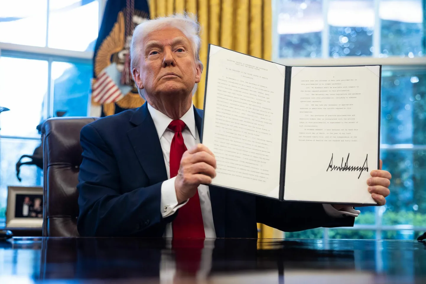 Donald Trump allkirjastas autode 25% tollimaksu korralduse