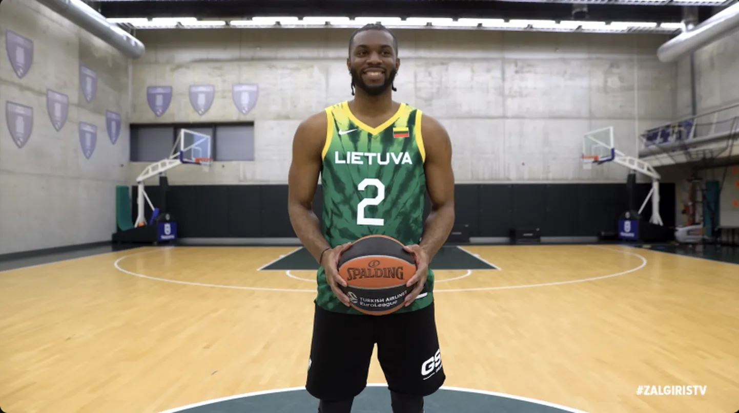 ASV basketbolists Kīnans Evanss