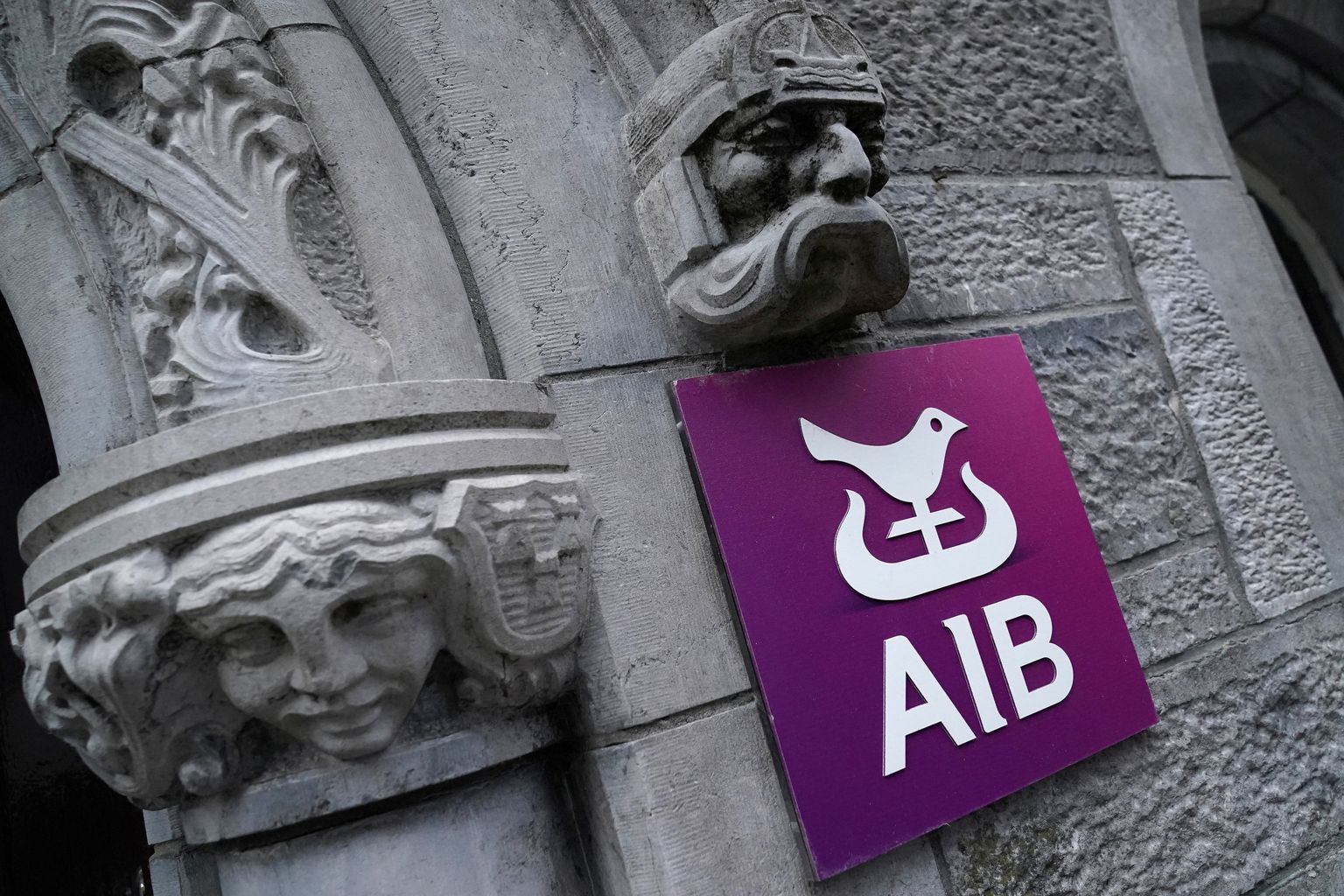 Iirimaa valitsus vähendas osalust Allied Irish Bankis