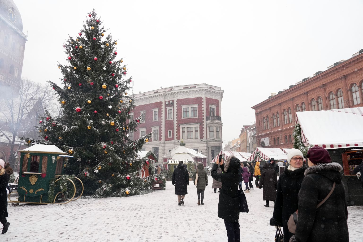 Рождественский рынок на Домской площади.