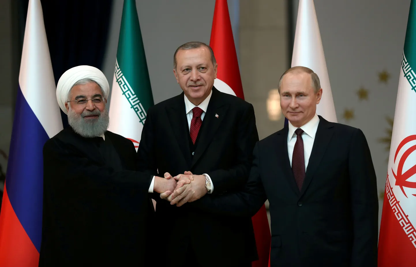 Irānas prezidents Hasans Ruhani (no kreisās), Turcijas prezidents Redžeps Tajips Erdoans un Krievijas prezidents Vladimirs Putins 