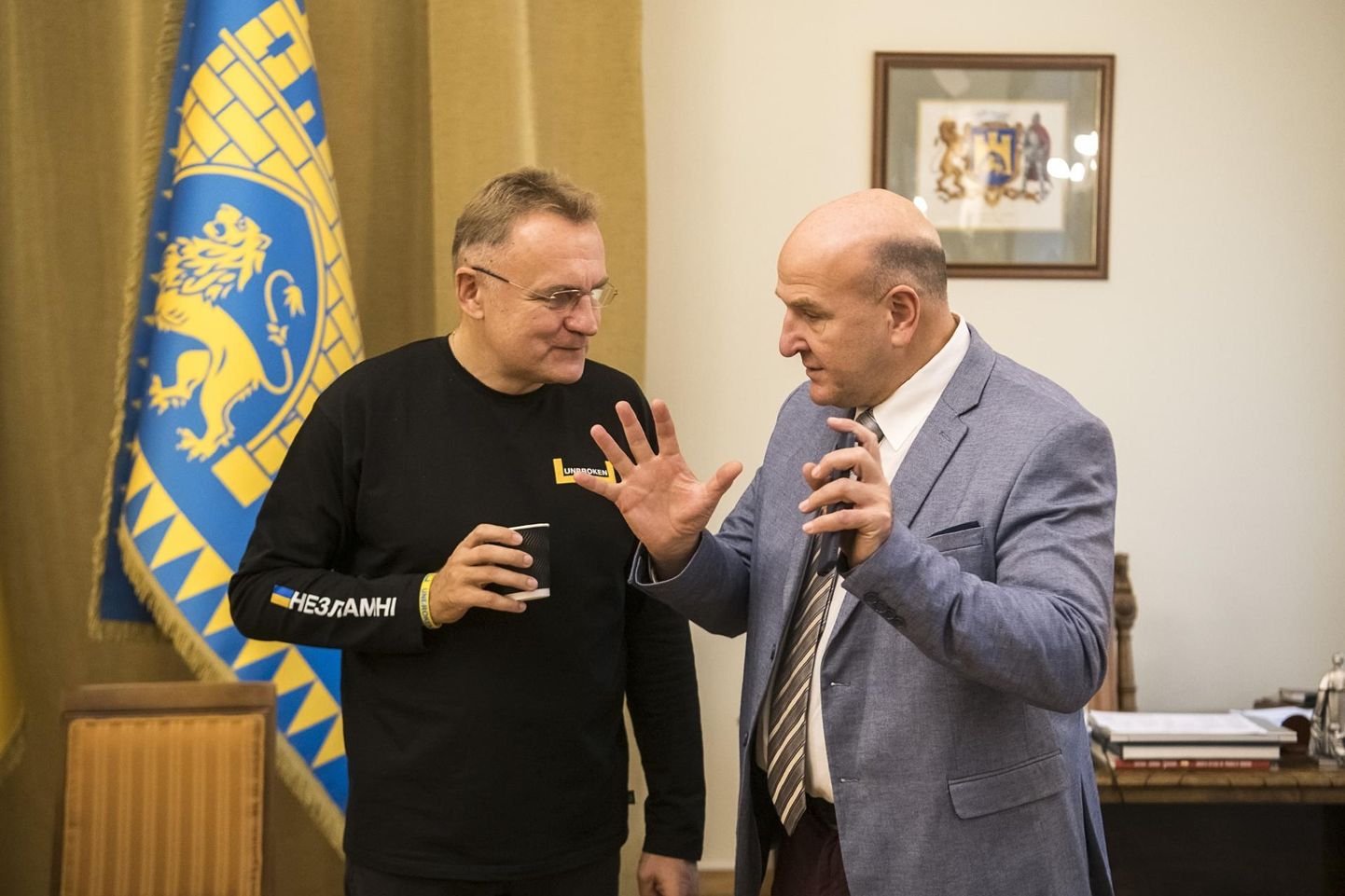 EKÜL-i juhatuse esimees Andres Jaadla (paremal) ja Lvivi linnapea Andri Sadovõi arutasid koostöövõimalusi.