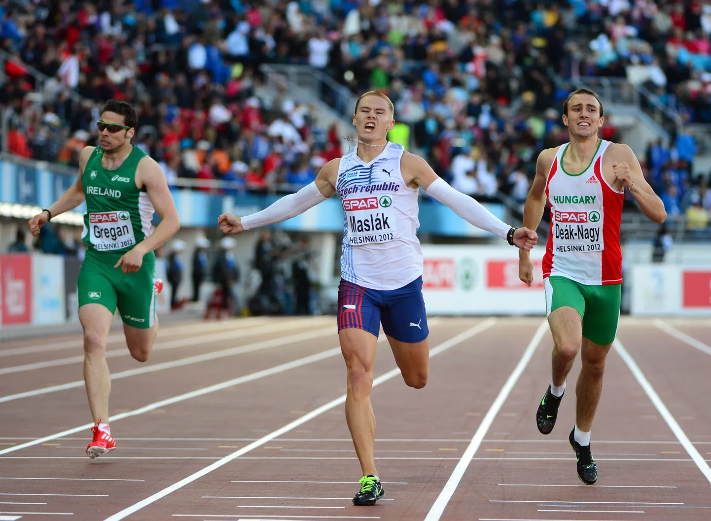Pawel Maslak (keskel).