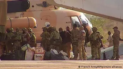 Вертолет наемников ЧВК "Вагнер" в аэропорту Мали