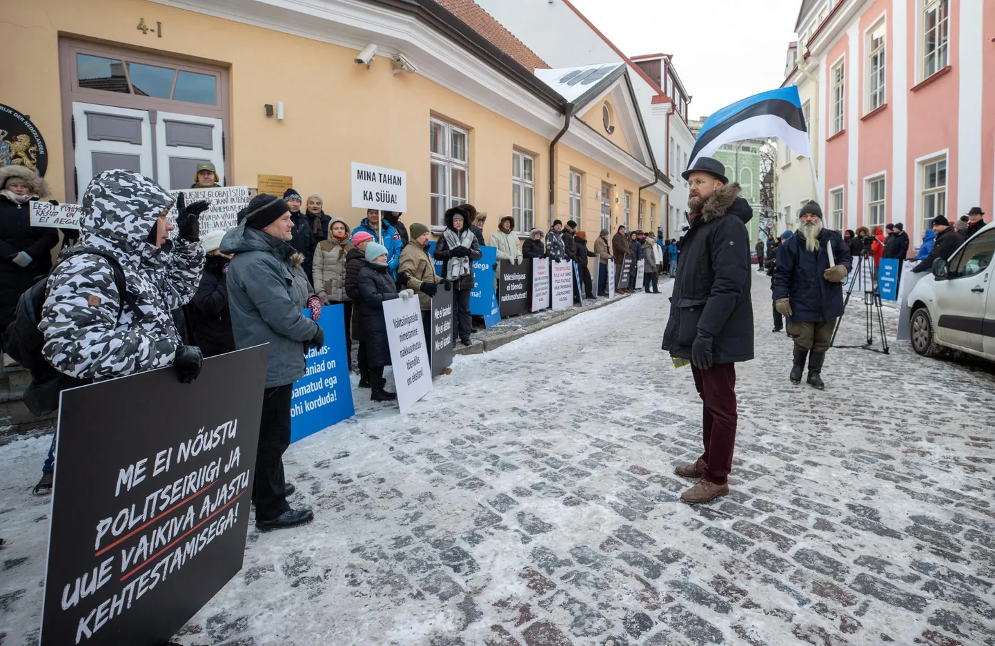 Один из протестов Варро Вооглайда против решения закрыть MEM Cafe.