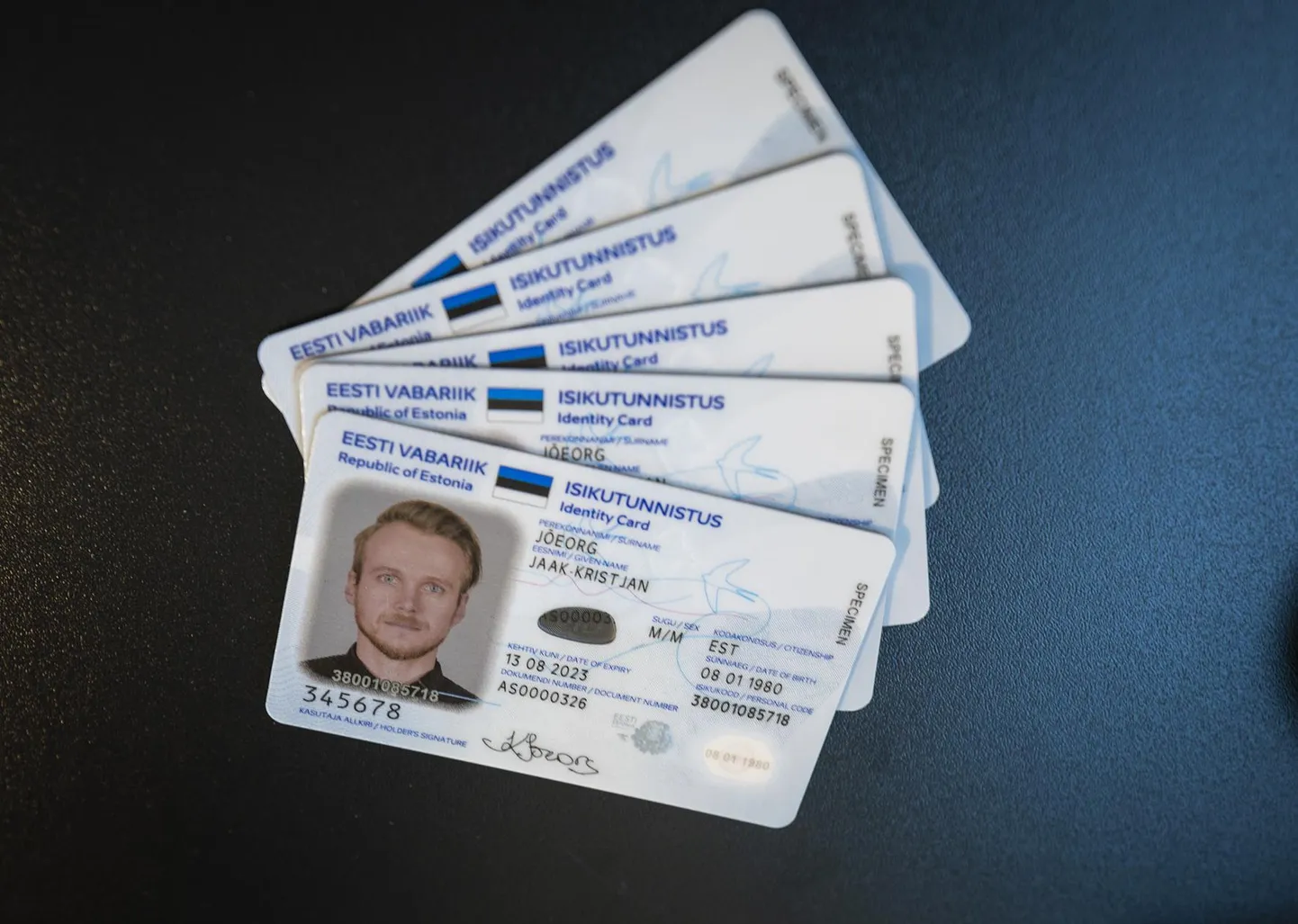 Uutel kaartidel on senisest erinev kujundus, turvaelemendid ja kiip.