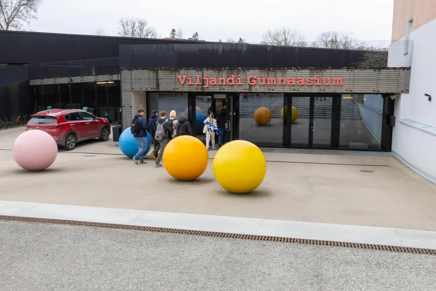 Viljandi gümnaasiumis õppimise vastu näitas esimesel nädalal huvi üles üle saja õpilase. Registreerimine lõpeb mai alguses.