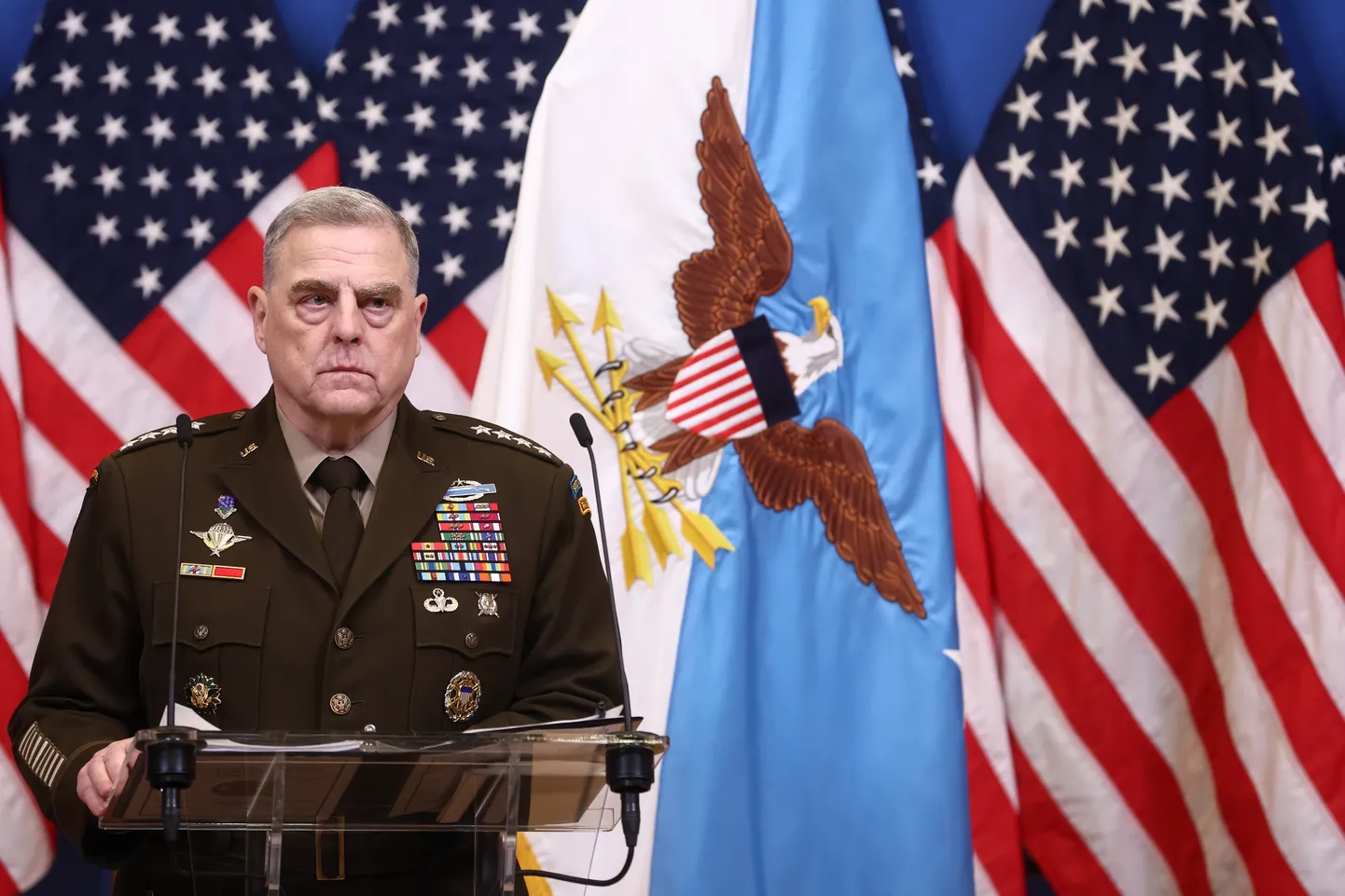 USA staabiülemate ühendkomitee esimees armeekindral Mark Milley NATO kaitseministrite nõukogu istungi raames Brüsselis asuvas alliansi peakorteris toimunud Ukraina kaitse kontaktrühma kohtumise lõpus toimunud pressikonverentsil.