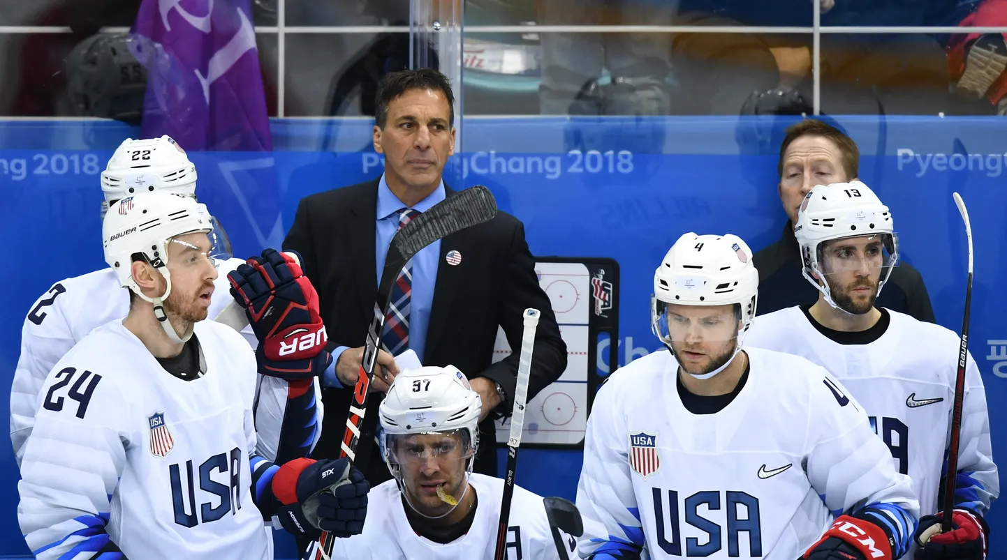 USA peatreener Tony Granato tagaplaanil.
