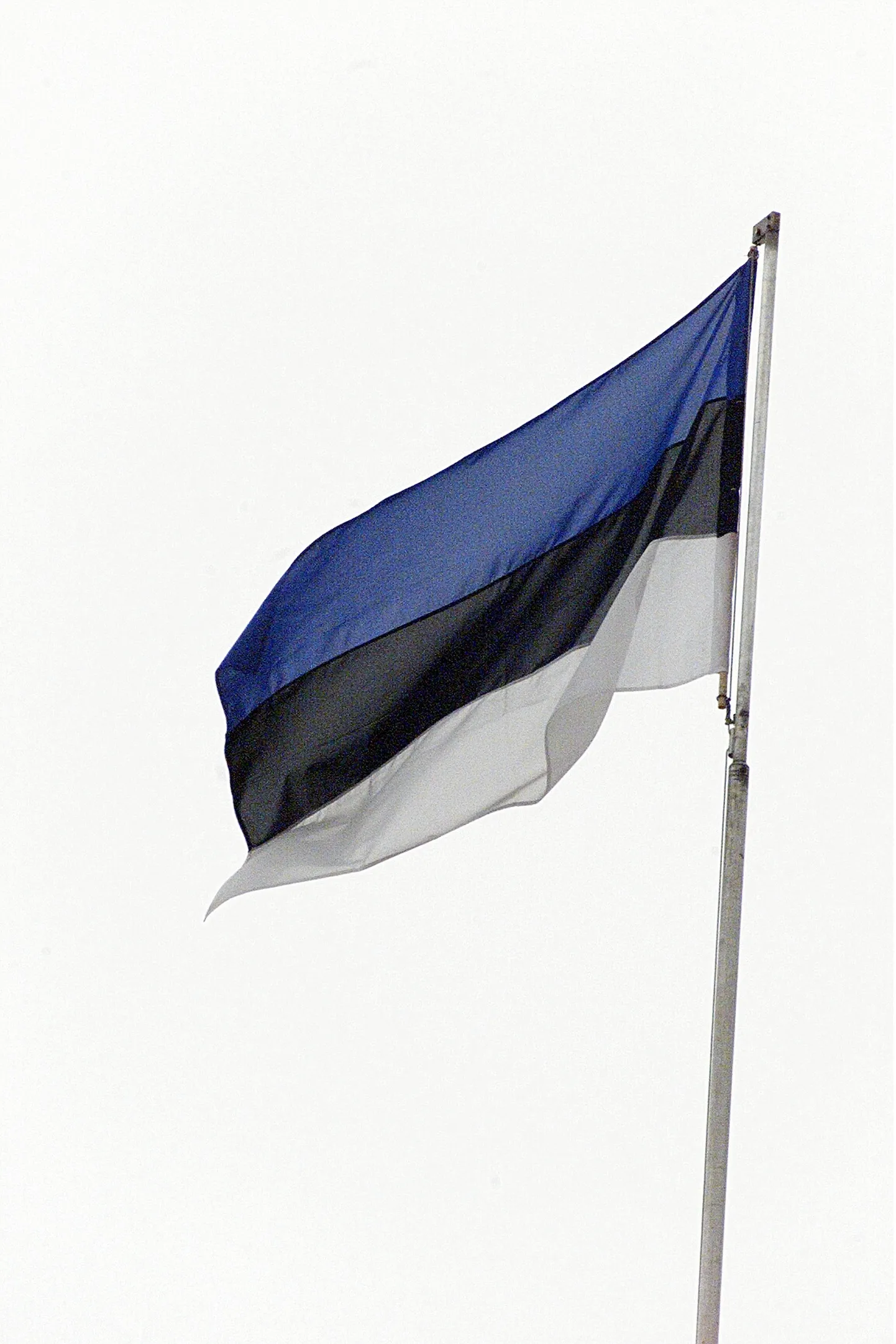 TRT01: TÄHETORN : TARTU, EESTI, 20JAN01 -  
Eesti Vabariigi riigilipp Tartu tähetornis.
om/Foto OVE MAIDLA  POSTIMEES
