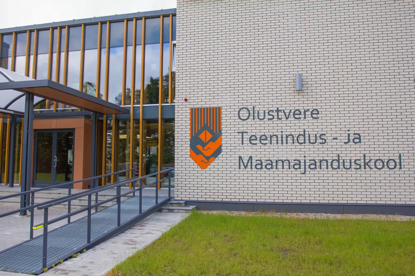 Olustvere Teenindus- ja Maamajanduskool.