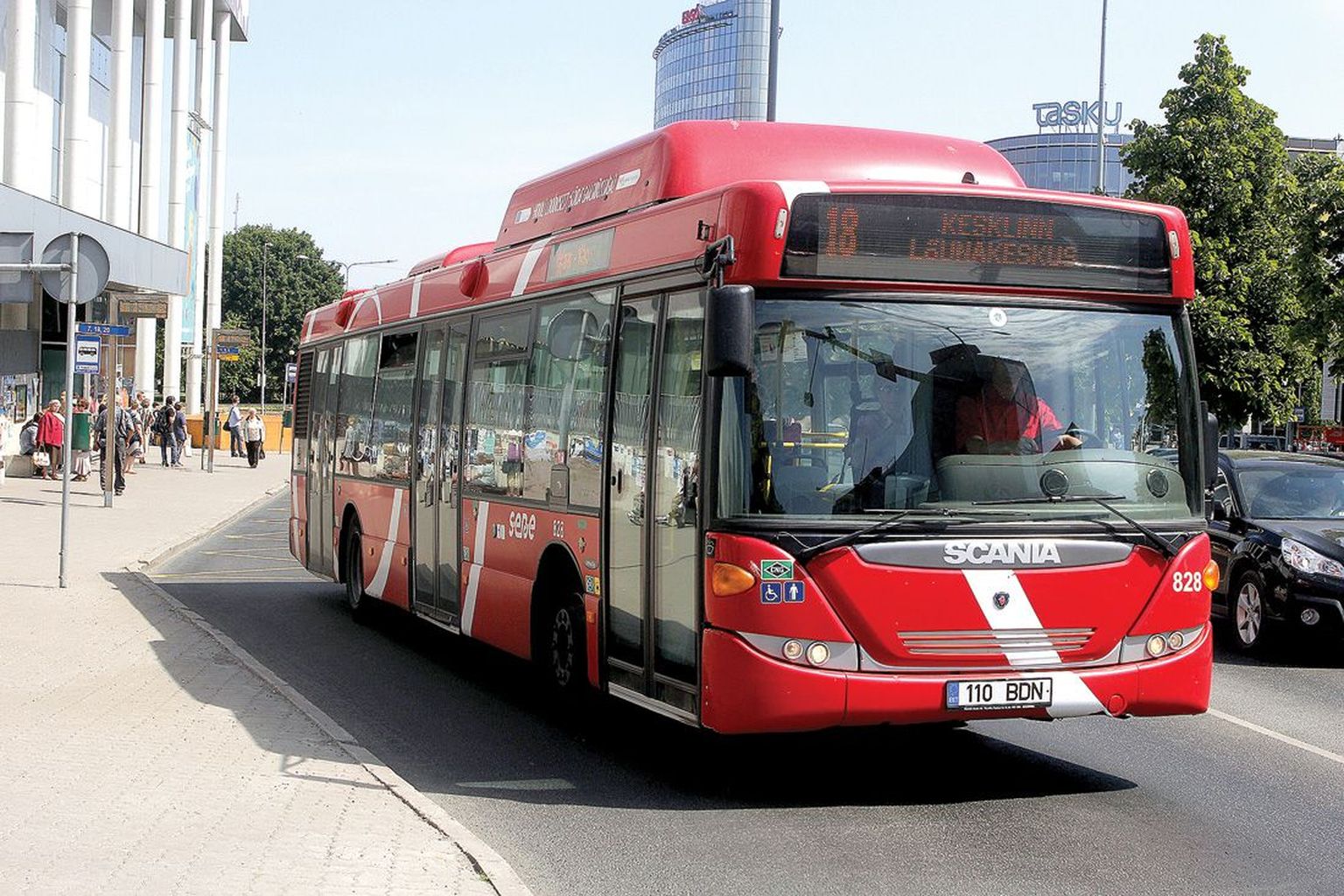 Sebe senised linnaliinibussid peaksid kehtiva lepingu järgi sõitma Tartus tuleva aasta juuni lõpuni, kuid kuna uus bussihange on vaidlustesse takerdunud, valmistub linn Sebega lepingut pikendama.