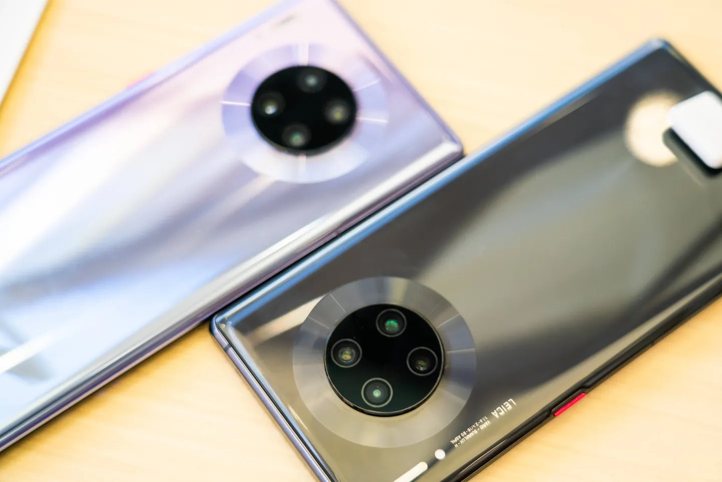 Huawei Mate 30 Pro on mobiil, mis pole mandri-Euroopas siiamaani müügile jõudnud, kuna selles pole Google'i teenuseid ja äppe