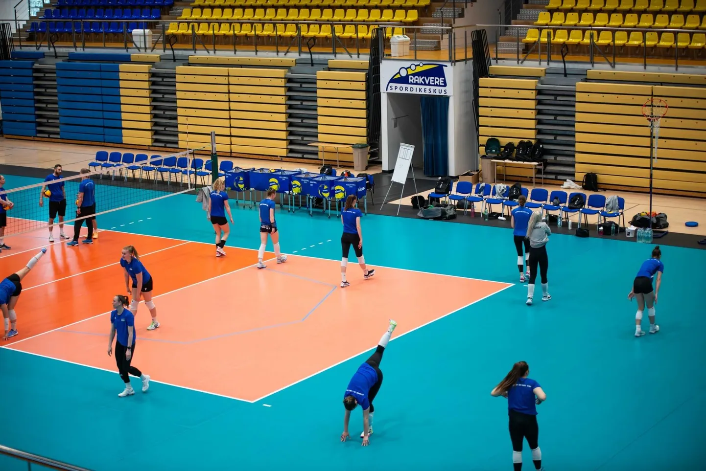 Eesti rahvusnaiskond valmistub Rakvere spordihoones toimuvaks Euroopa Kuldliiga esimeseks turniiriks.