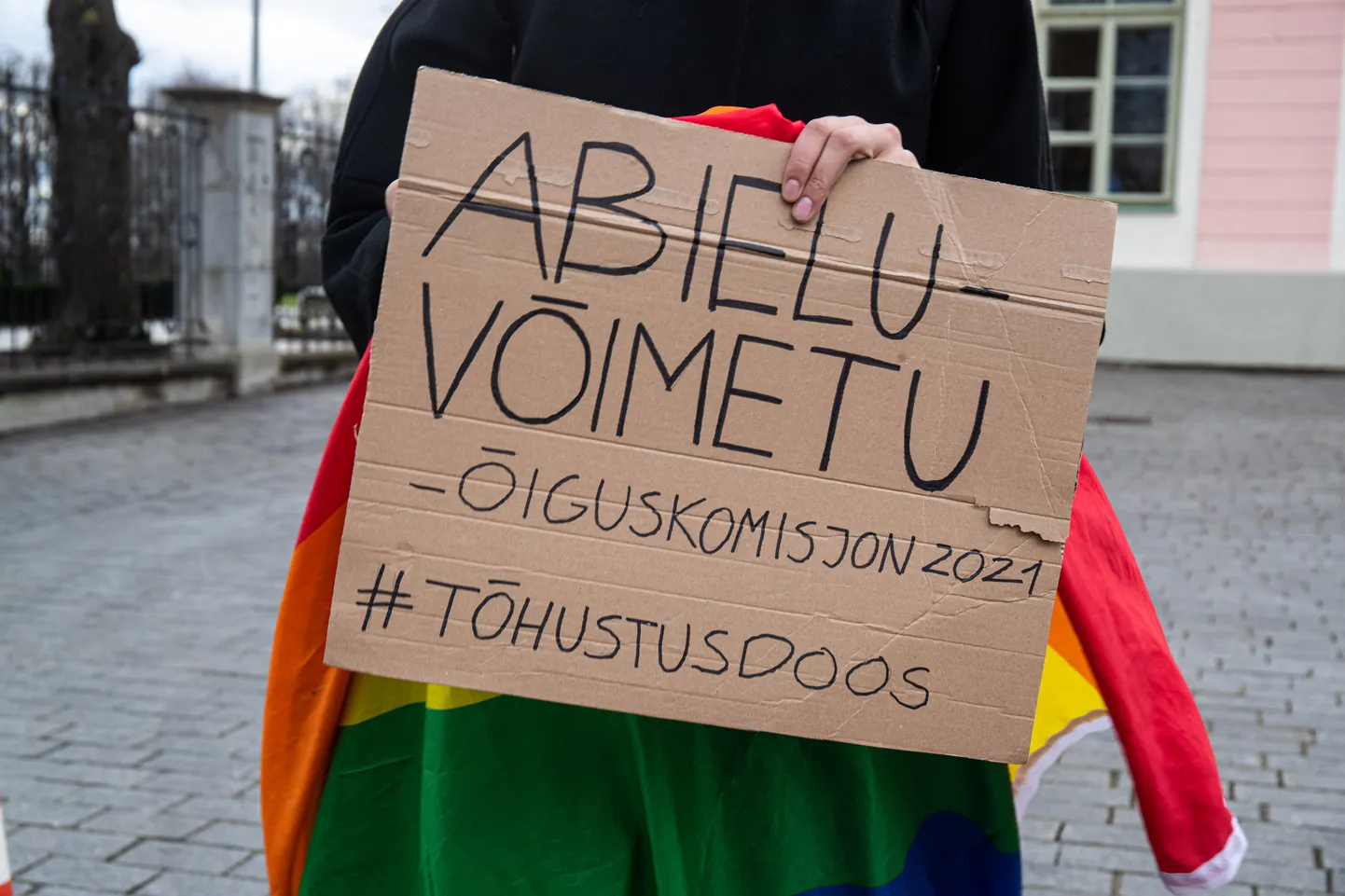 «Abieluvõimetud» tulid riigikoguhoone ette abieluvõrdsuse «tõhustusdoosi» nõudma. Foto illustreeriv