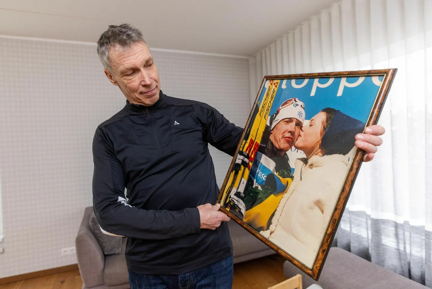 Raul Olle 2000. aasta Vasaloppeti maratoni korraldajatelt saadud võidupildiga.