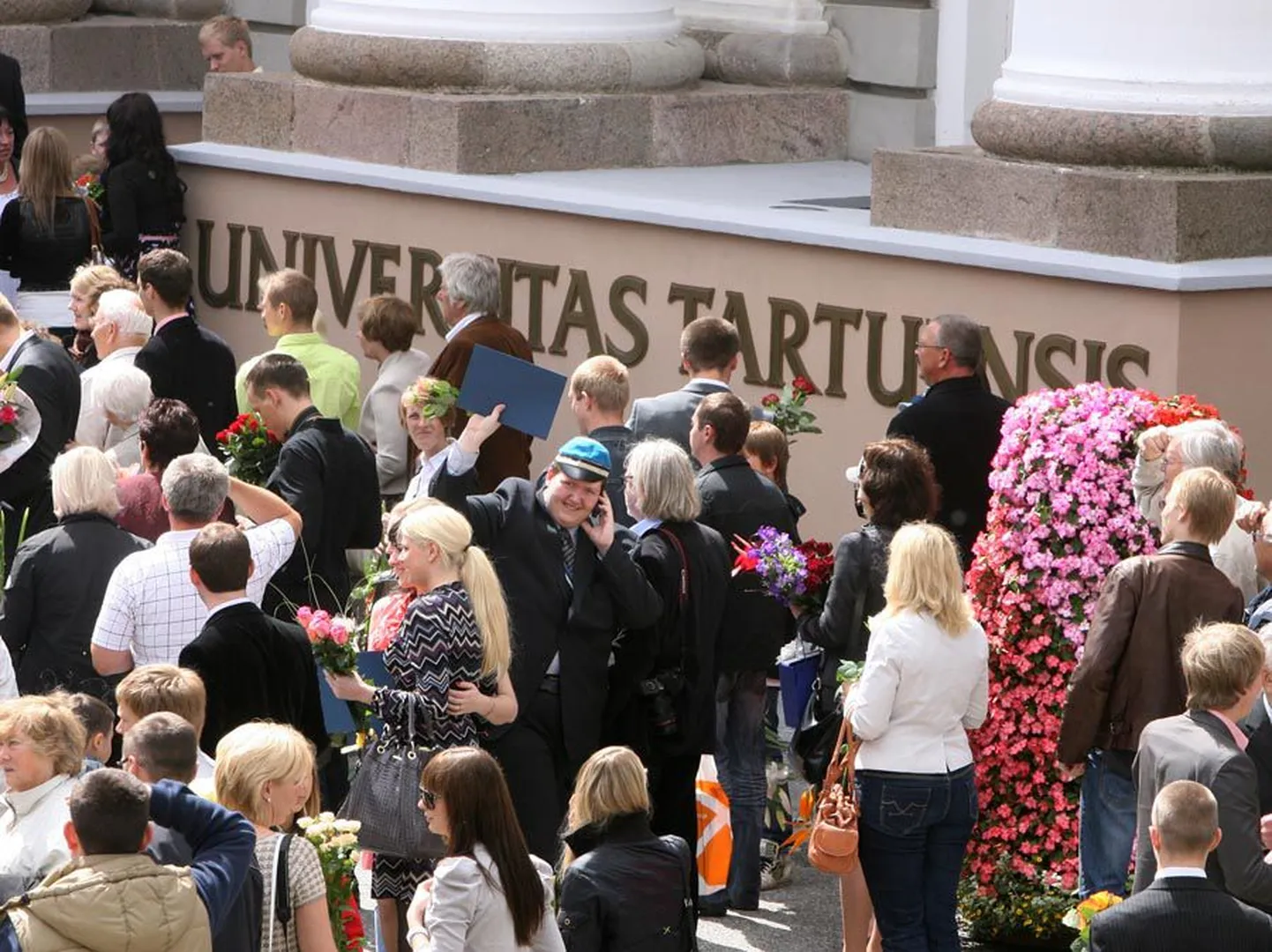 Uuringust järeldub, et Eesti tudengid peavad enda äramajandamiseks tööl käima, mistõttu kannatab õppimine. Seega nõuab kõrgkooli lõpetamiseni jõudmine rohkem aega ja vaeva.