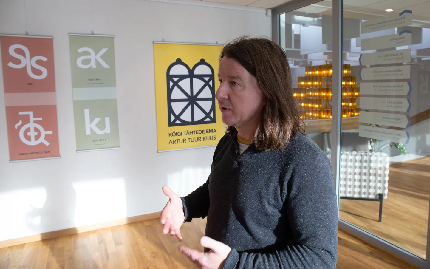 Artur Kuus nõustus kunstihuvilise välja öeldud tähelepanekuga, et kõigi tähtede ema kõrval ei ole kõigi tähtede isa.