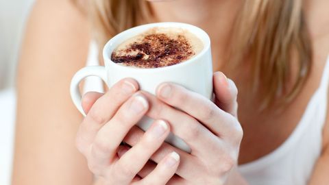 Медики советуют не пить кофе до 9 утра 