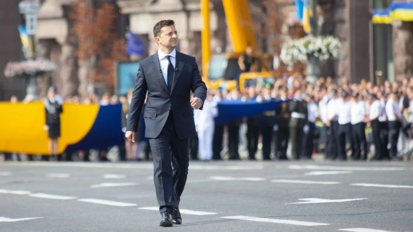 На третьем году президентства Владимир Зеленский добился принятия закона, который назвал историческим шансом Украины.