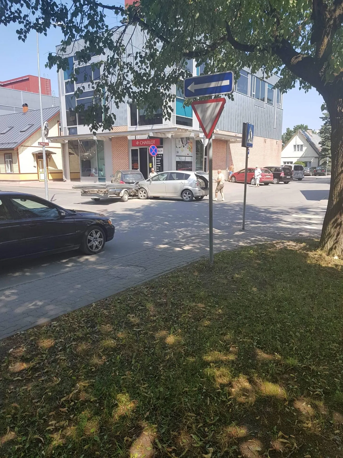 Halva nähtavausega ristmikul on avariid sagedased.