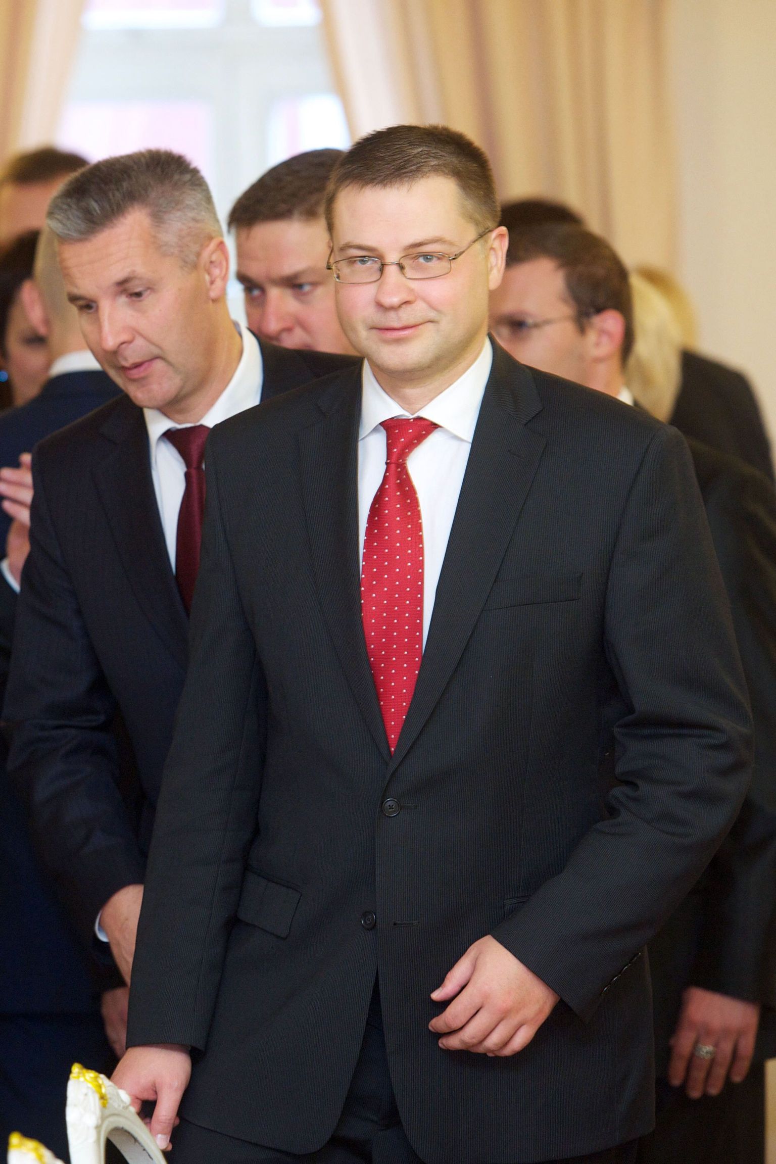 Läti peaministri kt Valdis Dombrovskis (esiplaanil) koos kaitseministri kt  Artis PabriksIGA.
