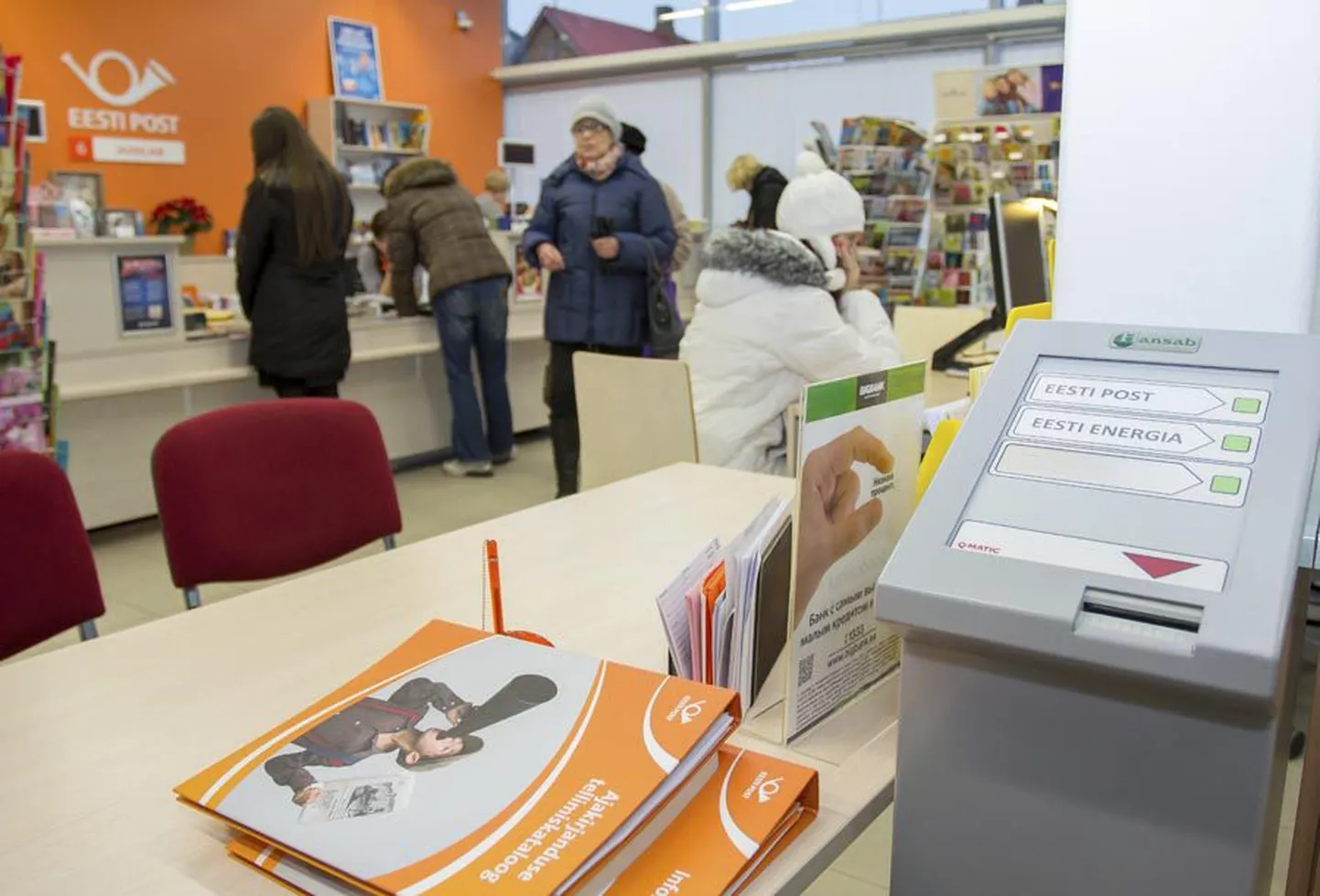 Reedel seati postkontoris sisse uus järjekorrasüsteem, et klientide teenindamine läheks ladusamalt. Esimese päeva põhjal oli sellest abi.