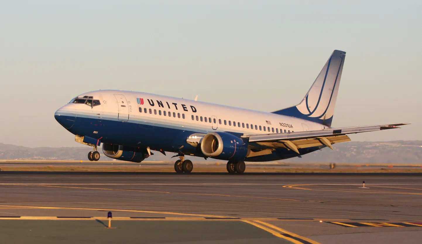 Firma United Airlines reisilennuk Boeing 737.