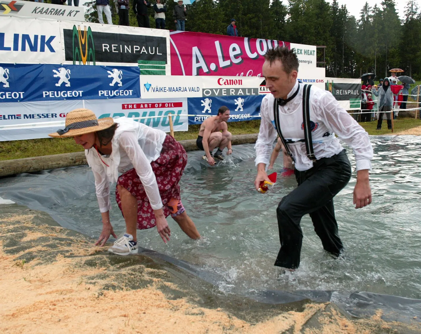 Naisekandmine.