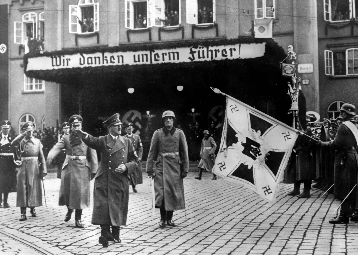 Natside propagandafoto: Adolf Hitler 1938. aasta 29. septembril Sudeedimaal.