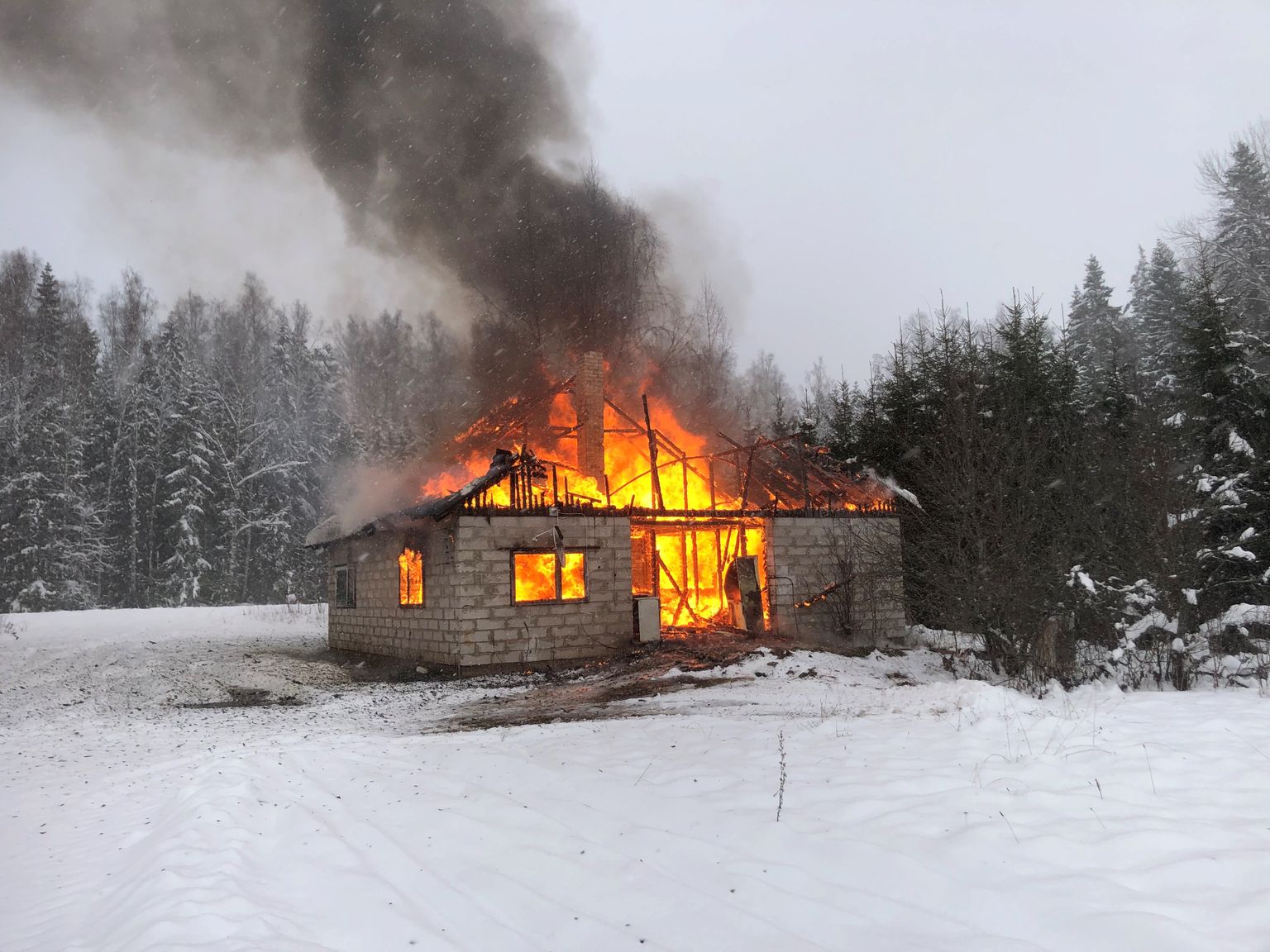 Пожар в деревне Эосте.