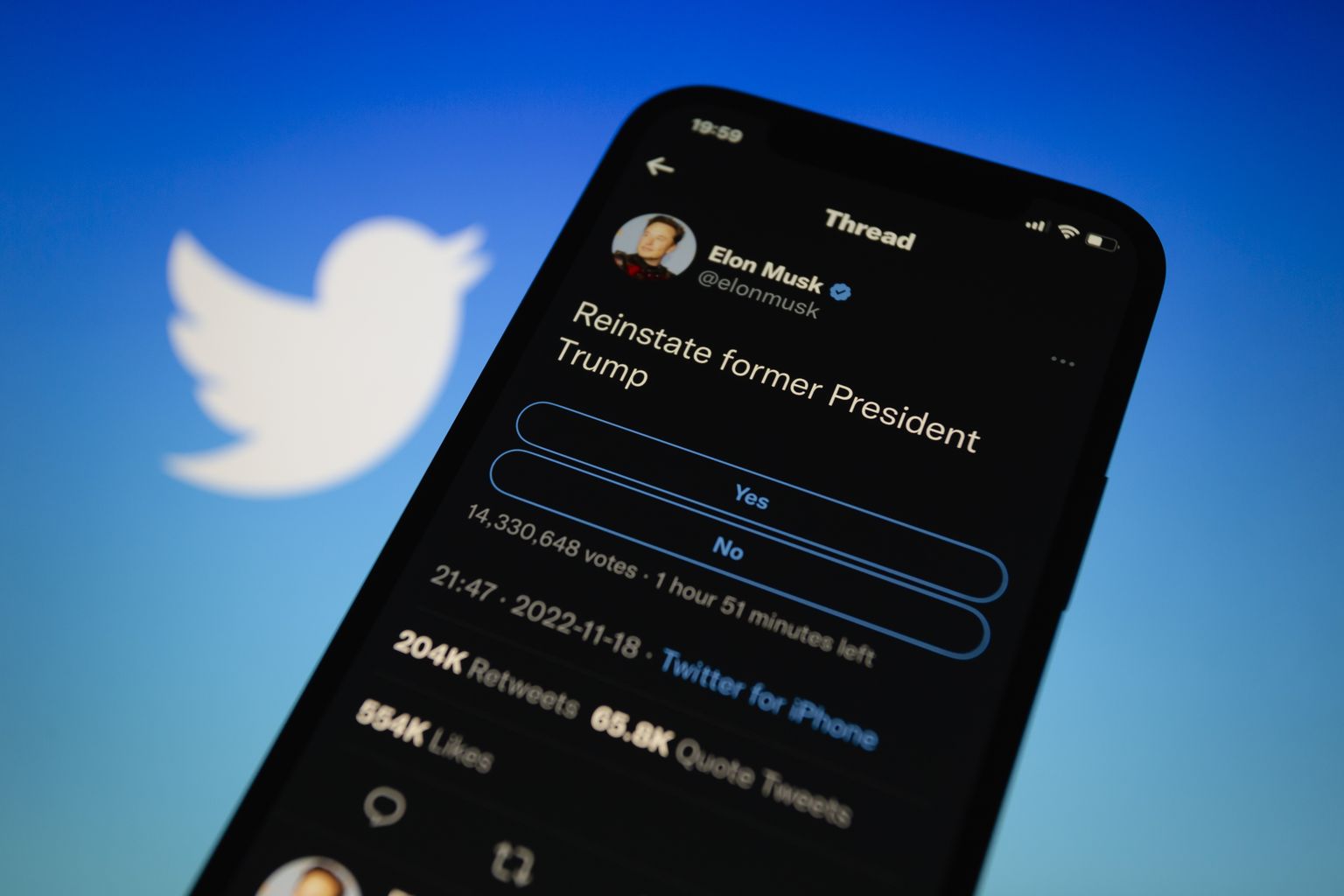 Twitteri küsitlus USA ekspresidendi Donald Trumpi konto ennistamise kohta.