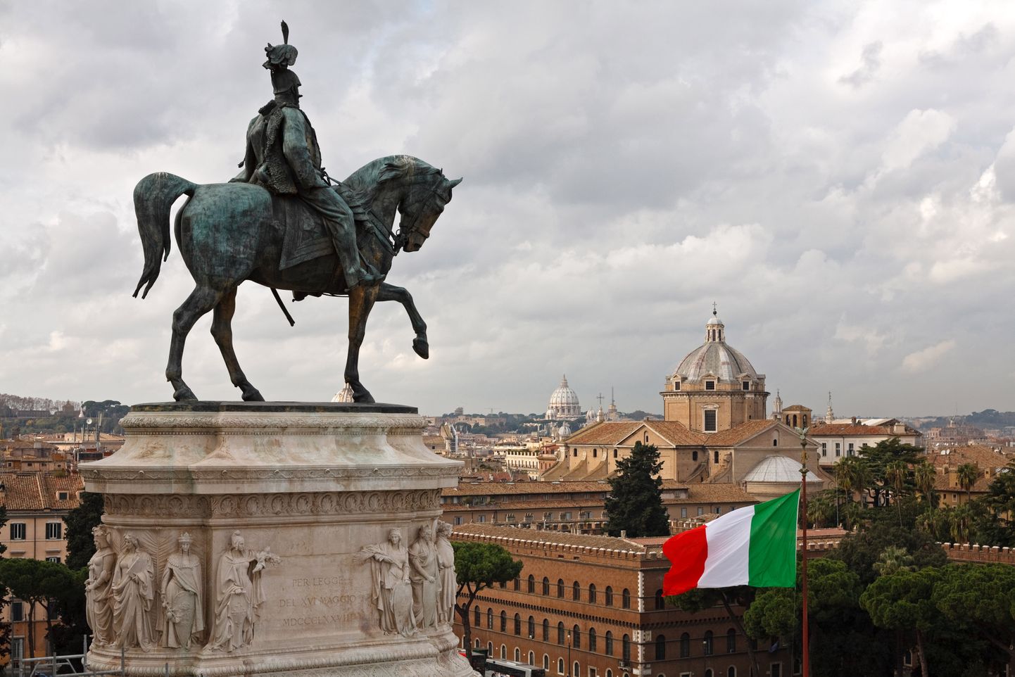 Vaade Roomale. Pildil ratsamonument Itaalia kuningale Vittorio Emanuele II-le