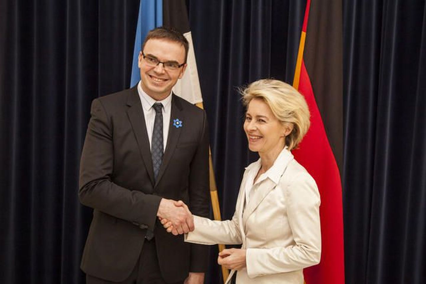 Kaitseminister Sven Mikser ja Saksamaa kaitsmeinister Ursula von der Leyen.