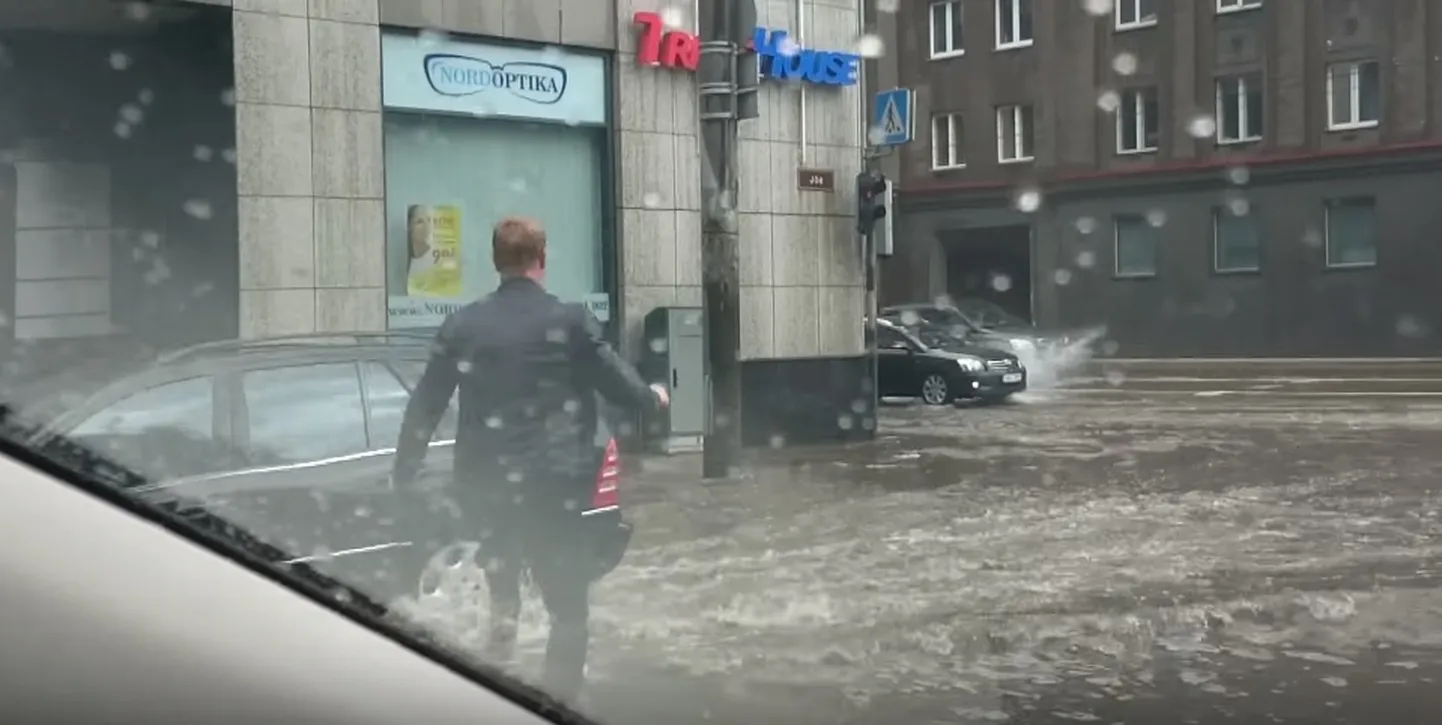 Ливень. Снимок иллюстративный.