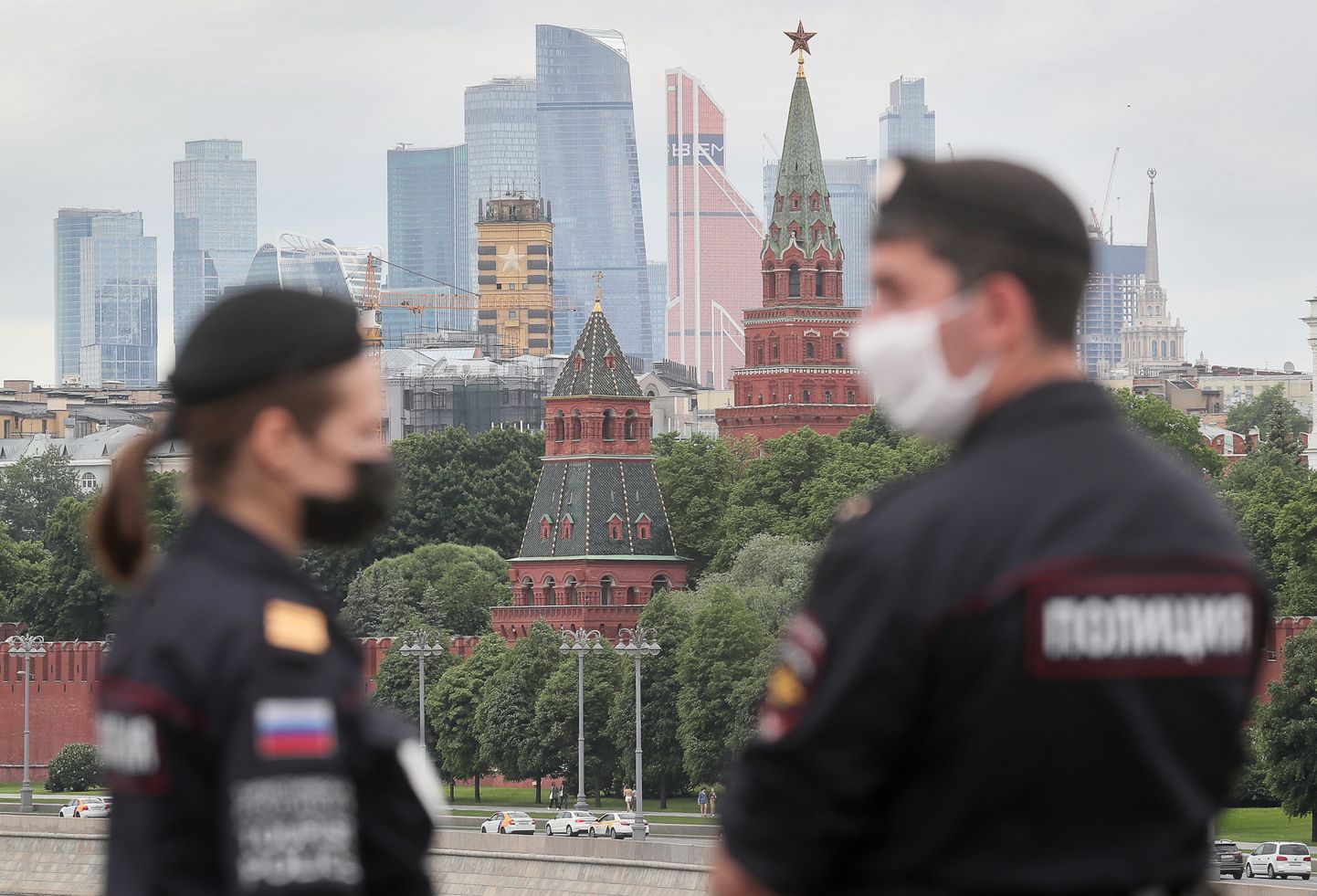 Kaitsemaskides politseinikud Moskvas.