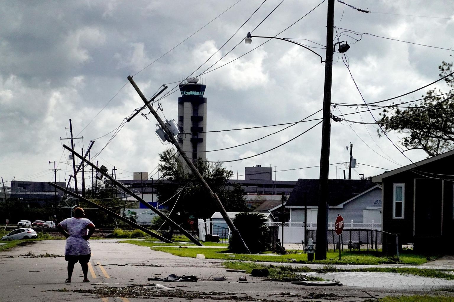 Kahjustatud elektriliinid Louisiana osariigis Kenneris.