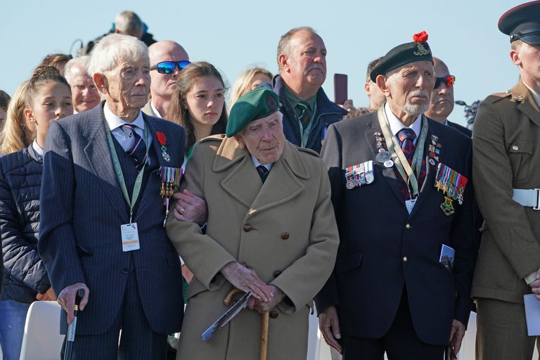 Briti veteranid Normandia dessandi mälestustseremoonial Ver-sur-Meris.