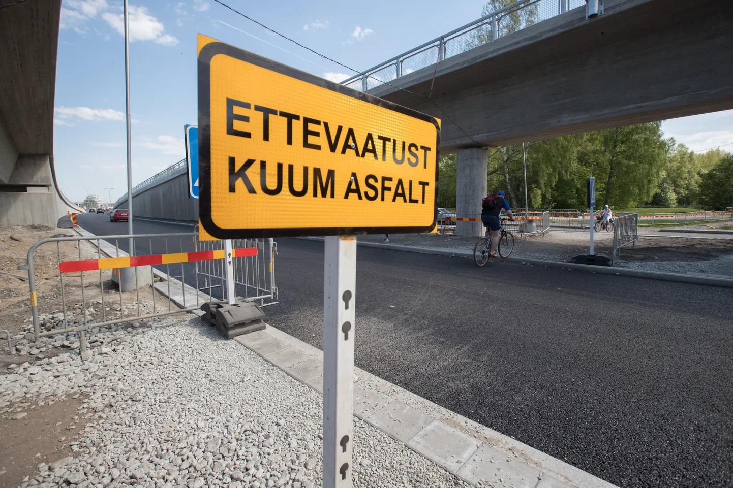 Teeehitus, kuum asfalt.