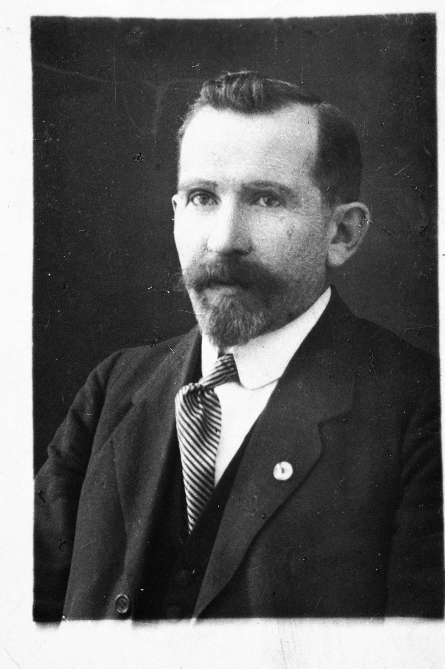 Isidor Gukovski (1871–1921). Vene revolutsionäär, 1918. a Vene rahanduse rahvakomissar; Tartu rahudelegatsiooni liige; alates 1920. a Venemaa kaubandusesindaja Eestis.
