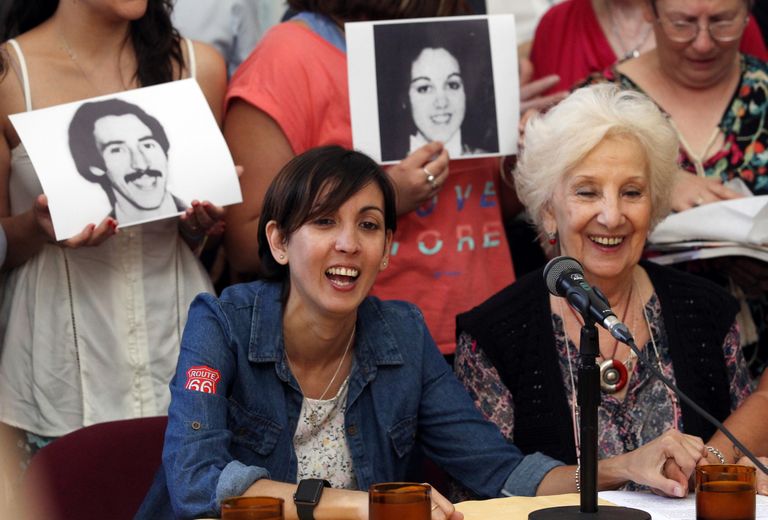 Inimõigusaktivist Estela de Carlotto ja Adriana (vasakul)