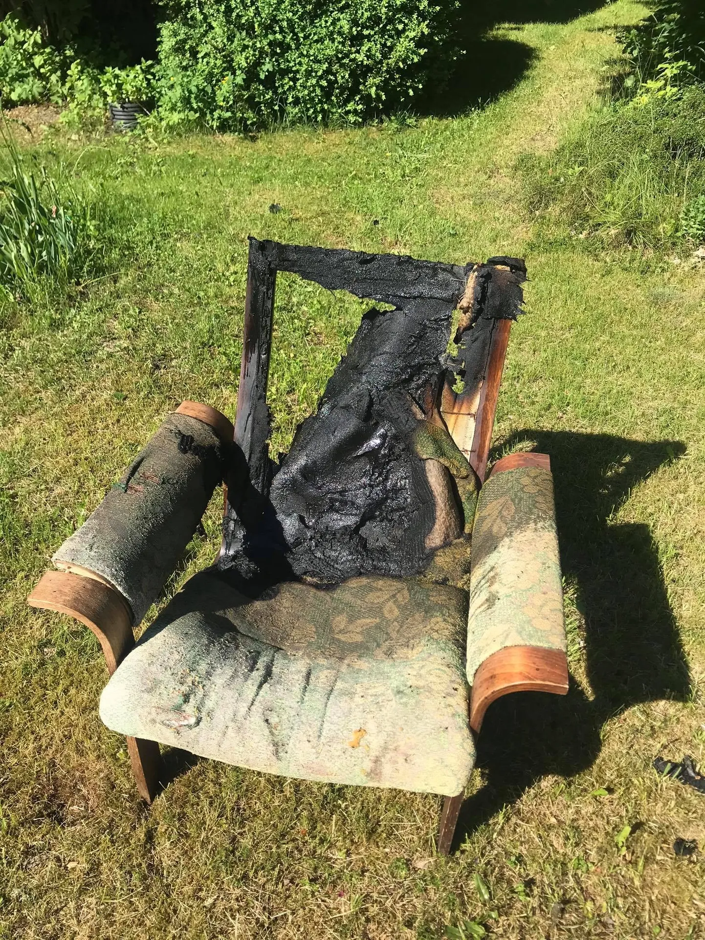 Põlenud tugitool