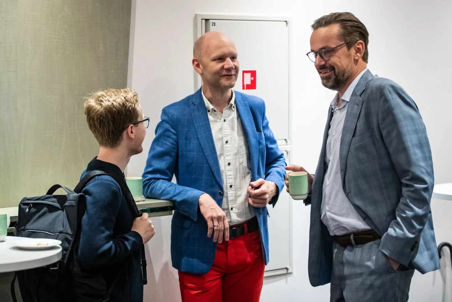 EfTENi mullune aktsionäride koosolek, paremal Viljar Arakas