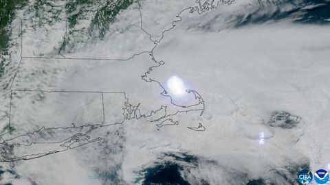 Meteor explodes over northeastern USA and shakes buildings across multiple states