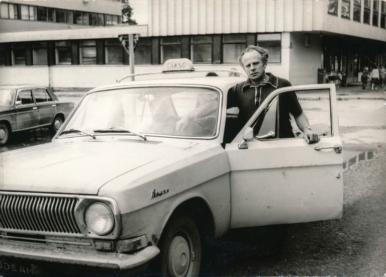 ENNE: Taksojuhina on Elmar Laes Saaremaa risti-põiki läbi sõitnud. Sageli viisid tööreisid teda Tallinna, Riiga ja mujalegi.