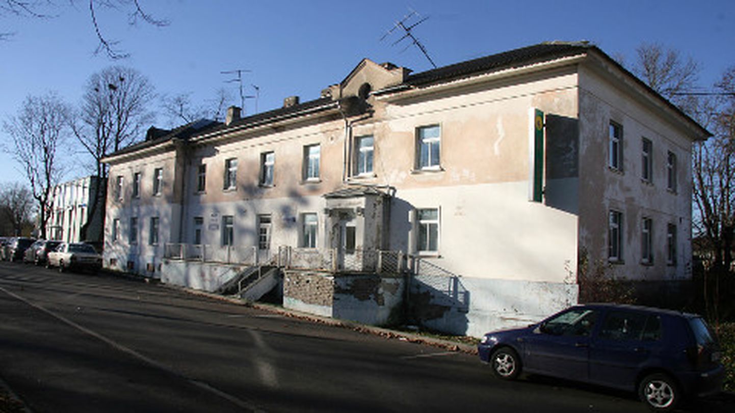 Jõhvi vallavalitsus leidis, et Viru t 3 asuv hoone pole sobilik psüühiliste erivajadustega inimeste koduks.