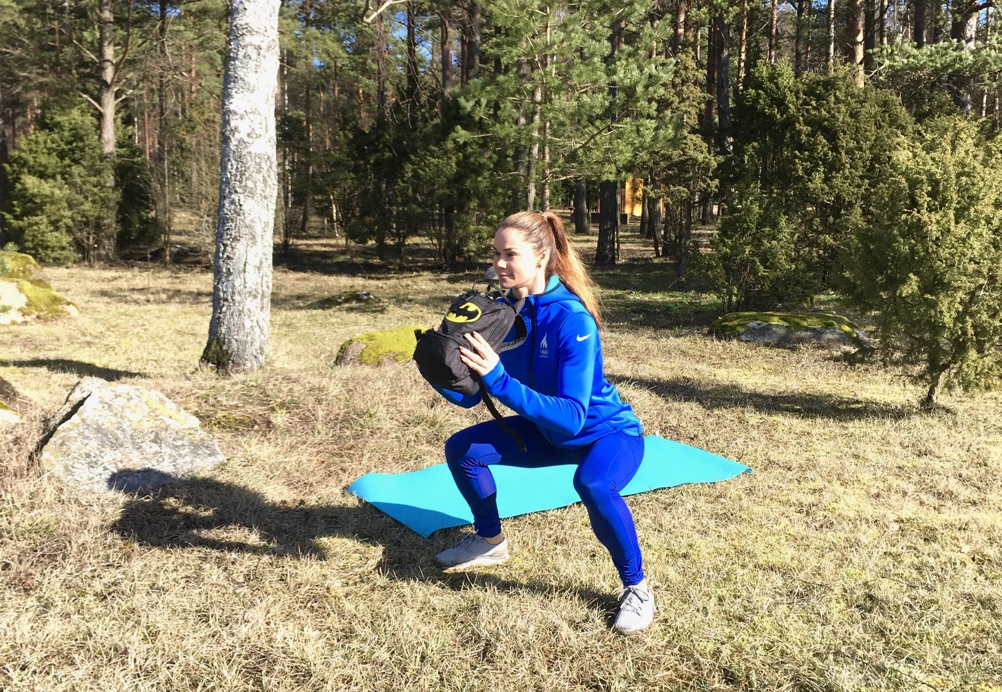 Läheb lahti! Kükk kuulub iga jõutreeningu juurde. Egle Eller-Nabi eriti tõhusas versioonis saab korraga tööd nii alakeha kui ülakeha.
